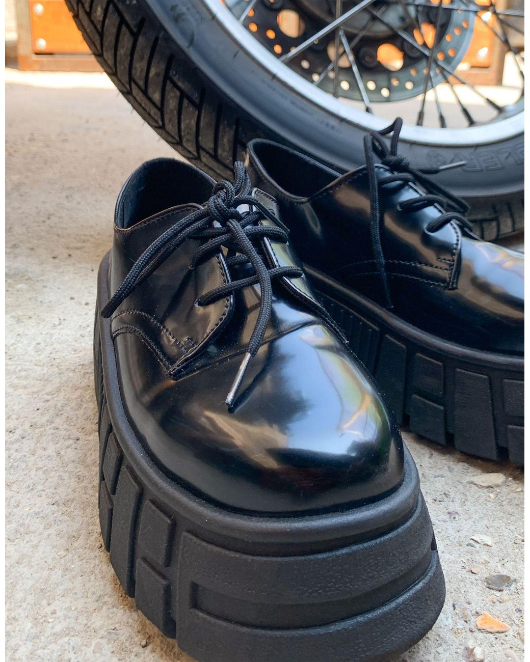 chunky lace up flat shoes