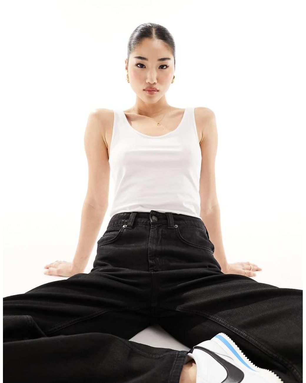 Top Blanco Alargado De Tirantes De Tejido Suave De Vero Moda de color Black