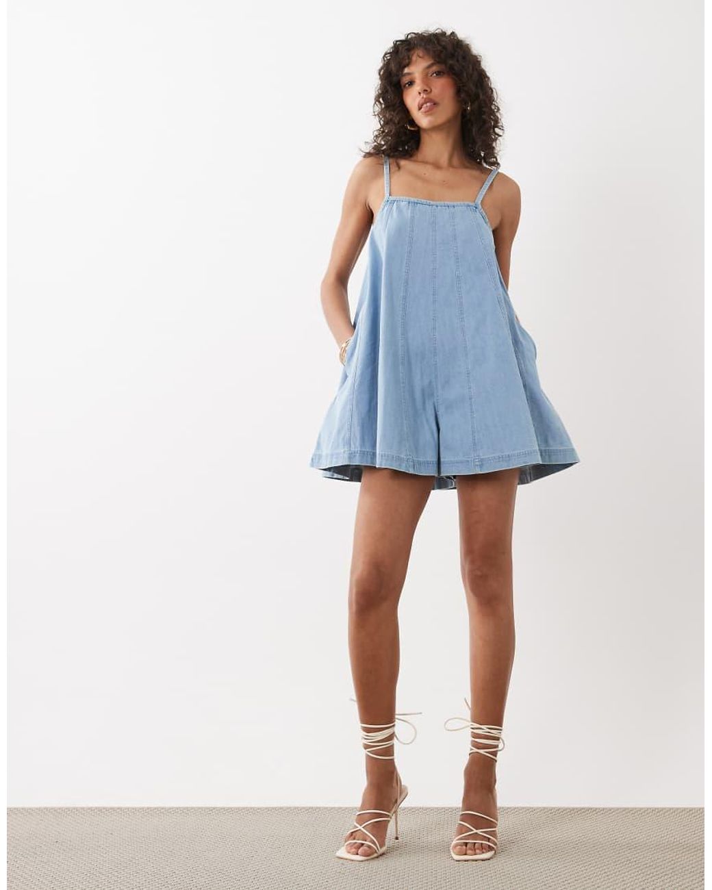 Nobody's Child Talli Katoenen Denim Playsuit Met Vierkante Hals En Fijne Bandjes in het Blue