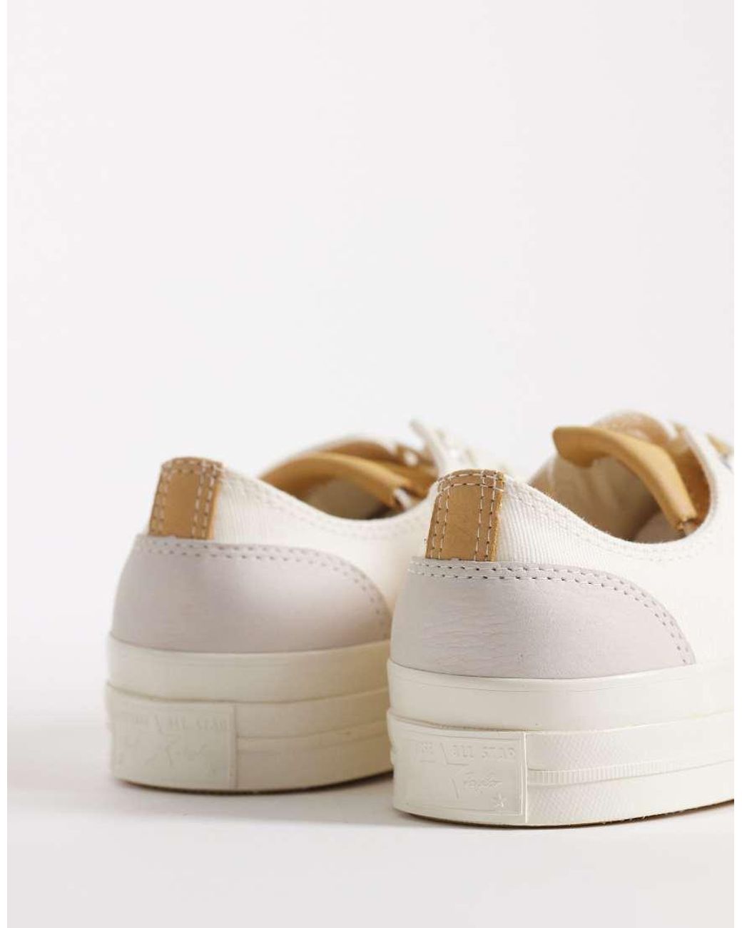 Chuck 70 Ox di Converse in Natural da Uomo