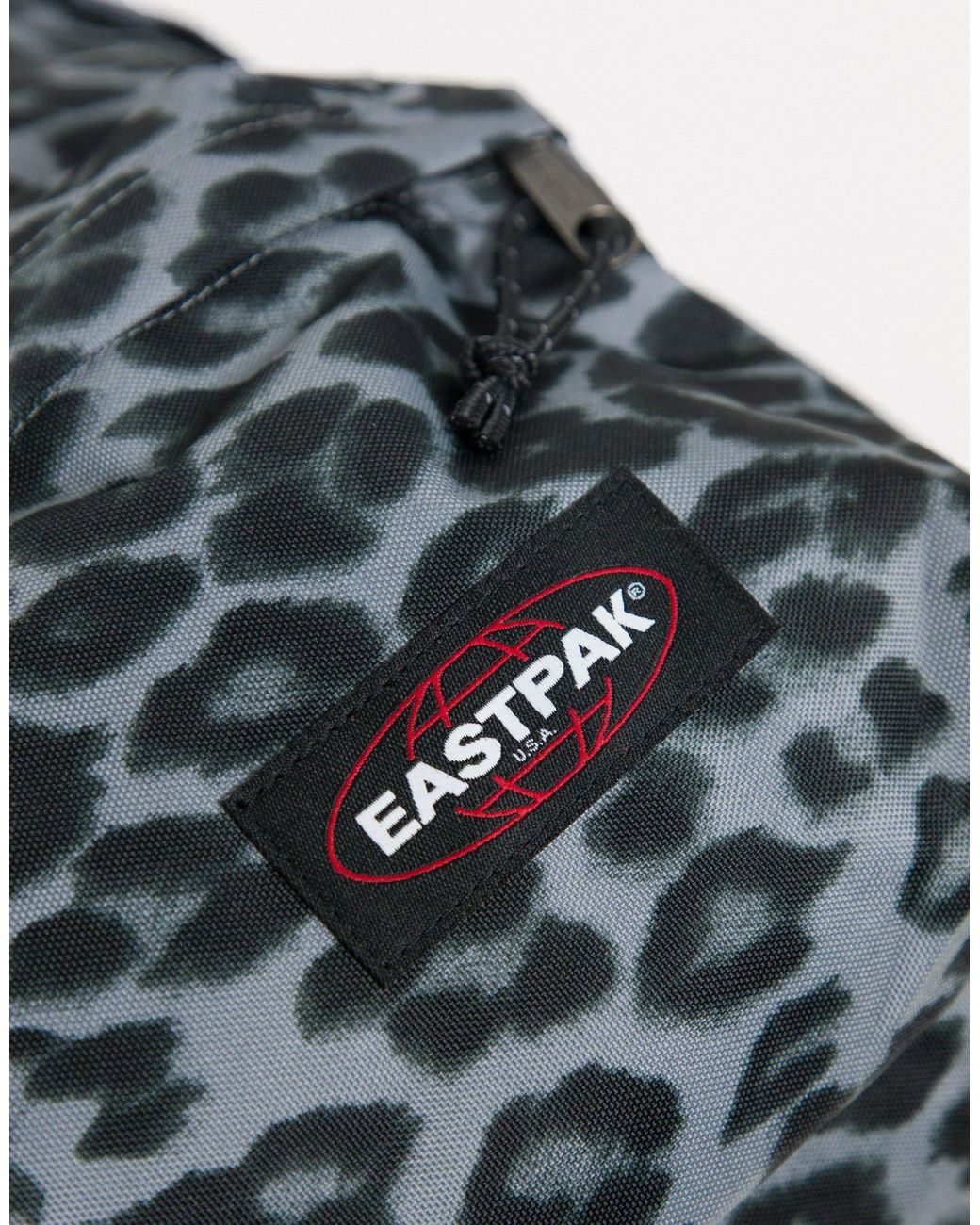 Zaino imbottito con stampa grigia leopardata di Eastpak in Grigio | Lyst