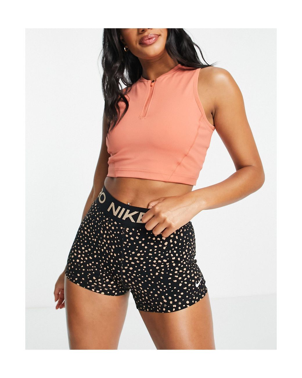 Short nike moulant hotsell