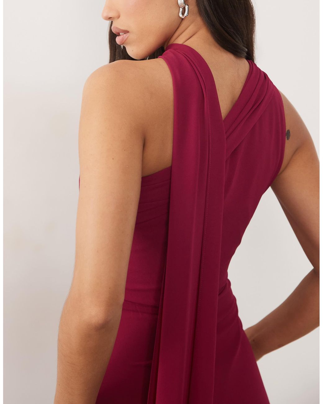 Robe longue drapée TFNC London en coloris Pink