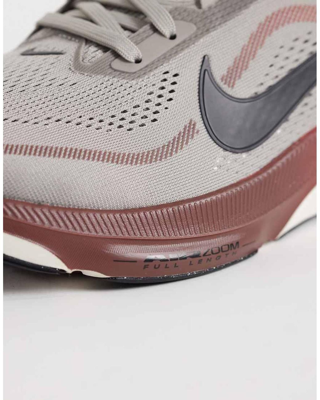 Nike White Vomero 18 Trainers