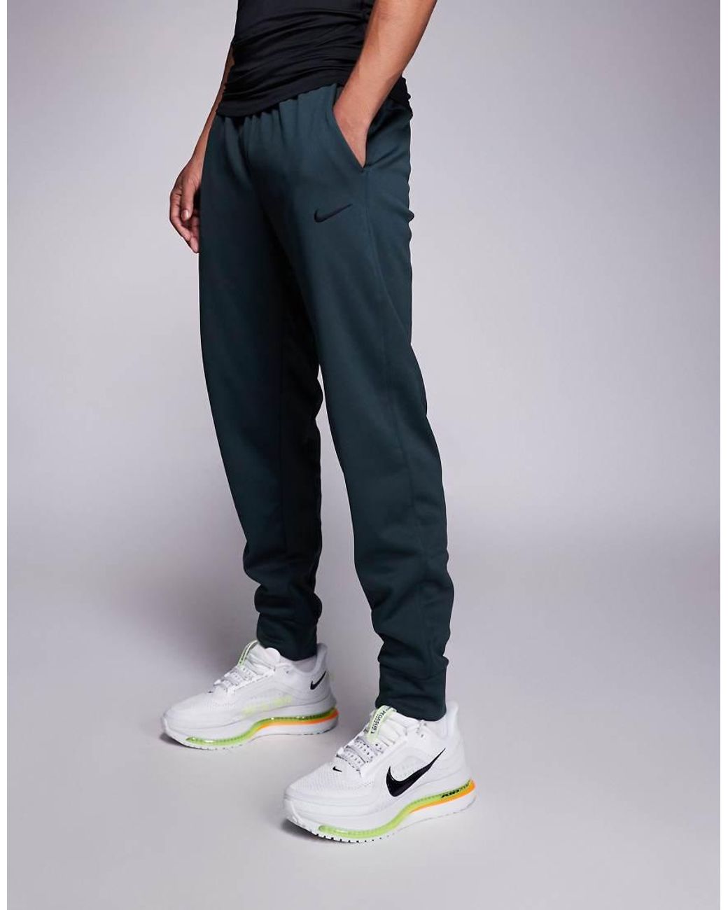 nike therma tapered joggers