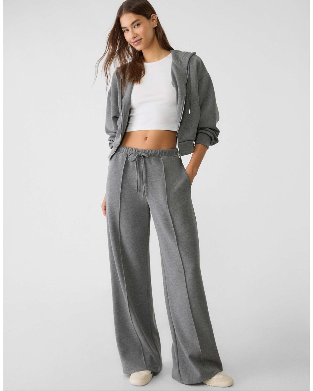 Pantalon ample doux au toucher à surpiqûres - foncé Stradivarius en coloris Gray