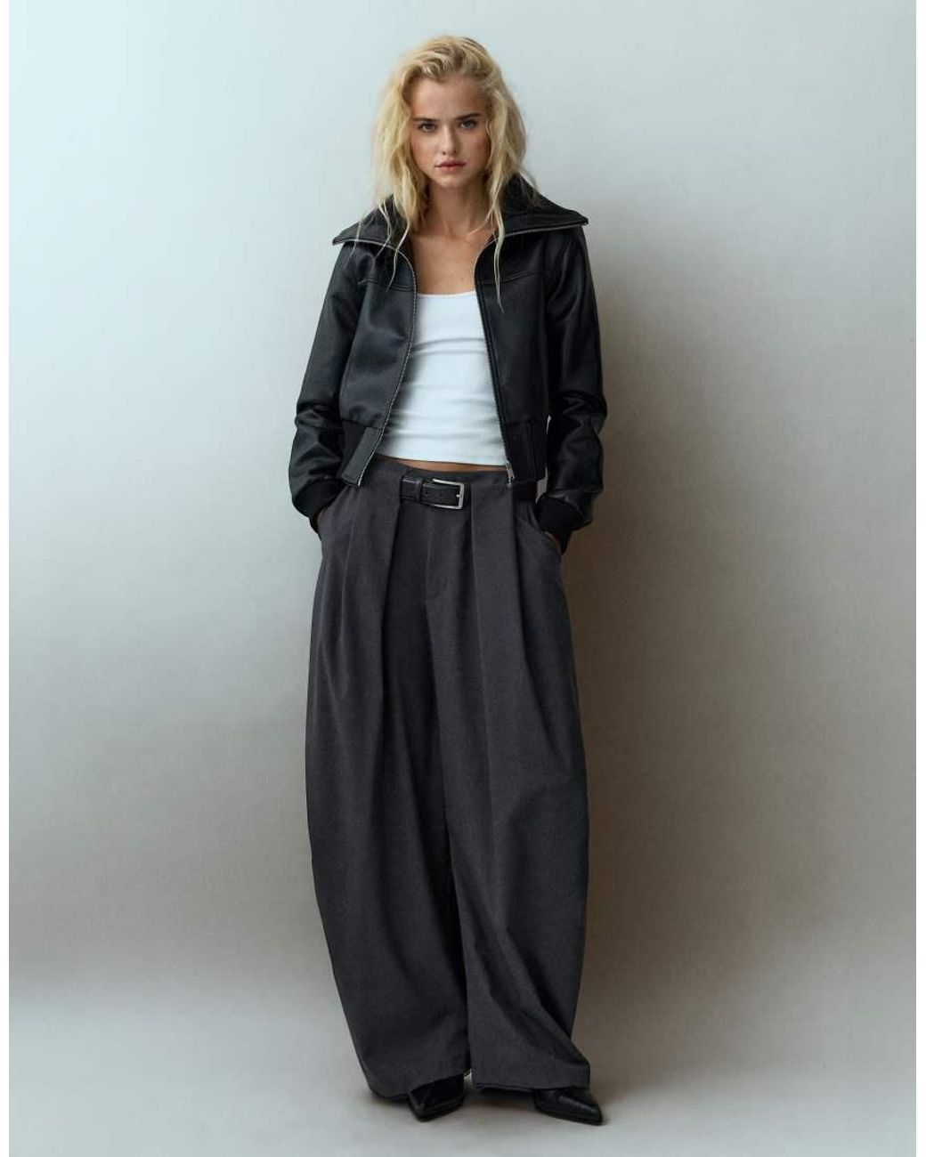Pull&Bear Blue High-waist Barrel Trousers With Pleats And Belt