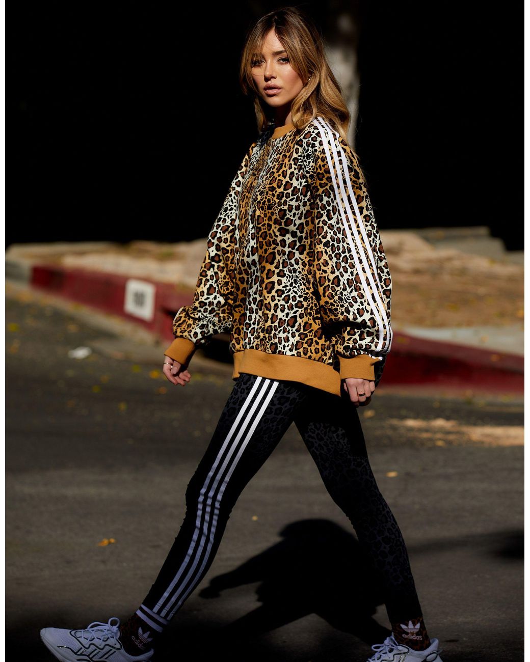 Leopard luxe - felpa oversize di adidas Originals in Marrone | Lyst