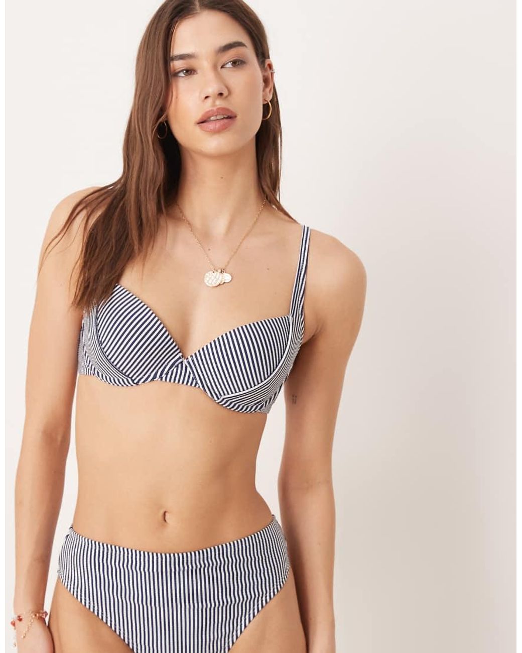ASOS Scarlet in het Blue