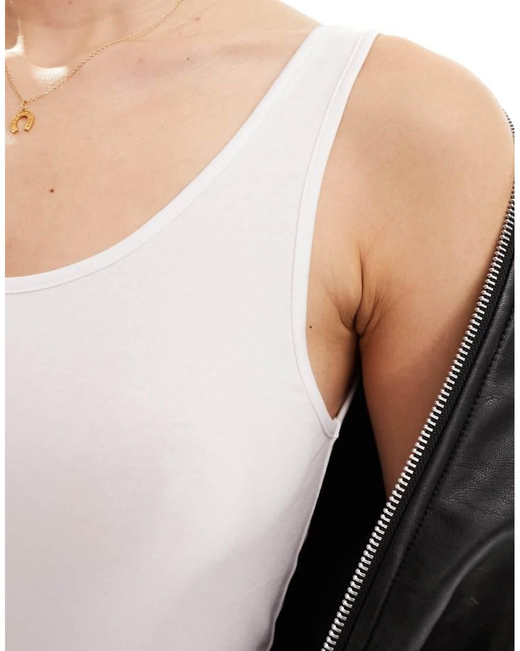 Top Blanco Alargado De Tirantes De Tejido Suave De Vero Moda de color Black