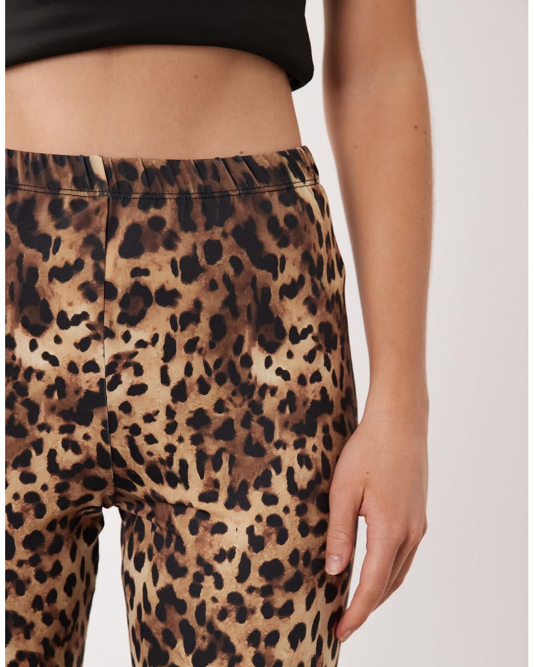 Legging corsaire à imprimé léopard ASOS en coloris Natural