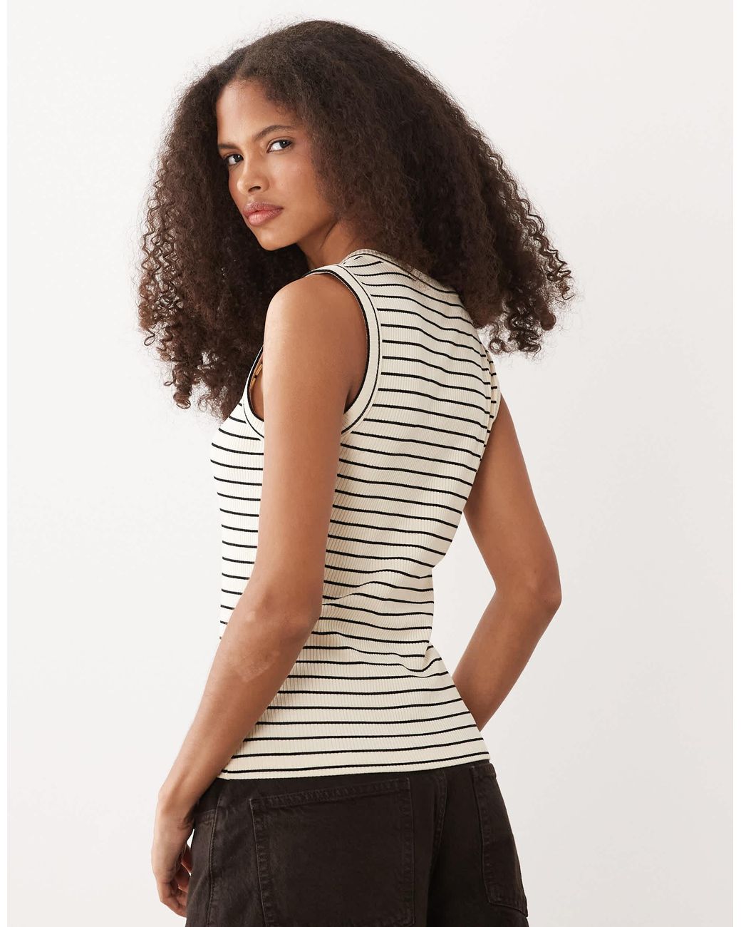 Débardeur côtelé épais à col v et coutures visibles - crème et noir rayé ASOS en coloris White