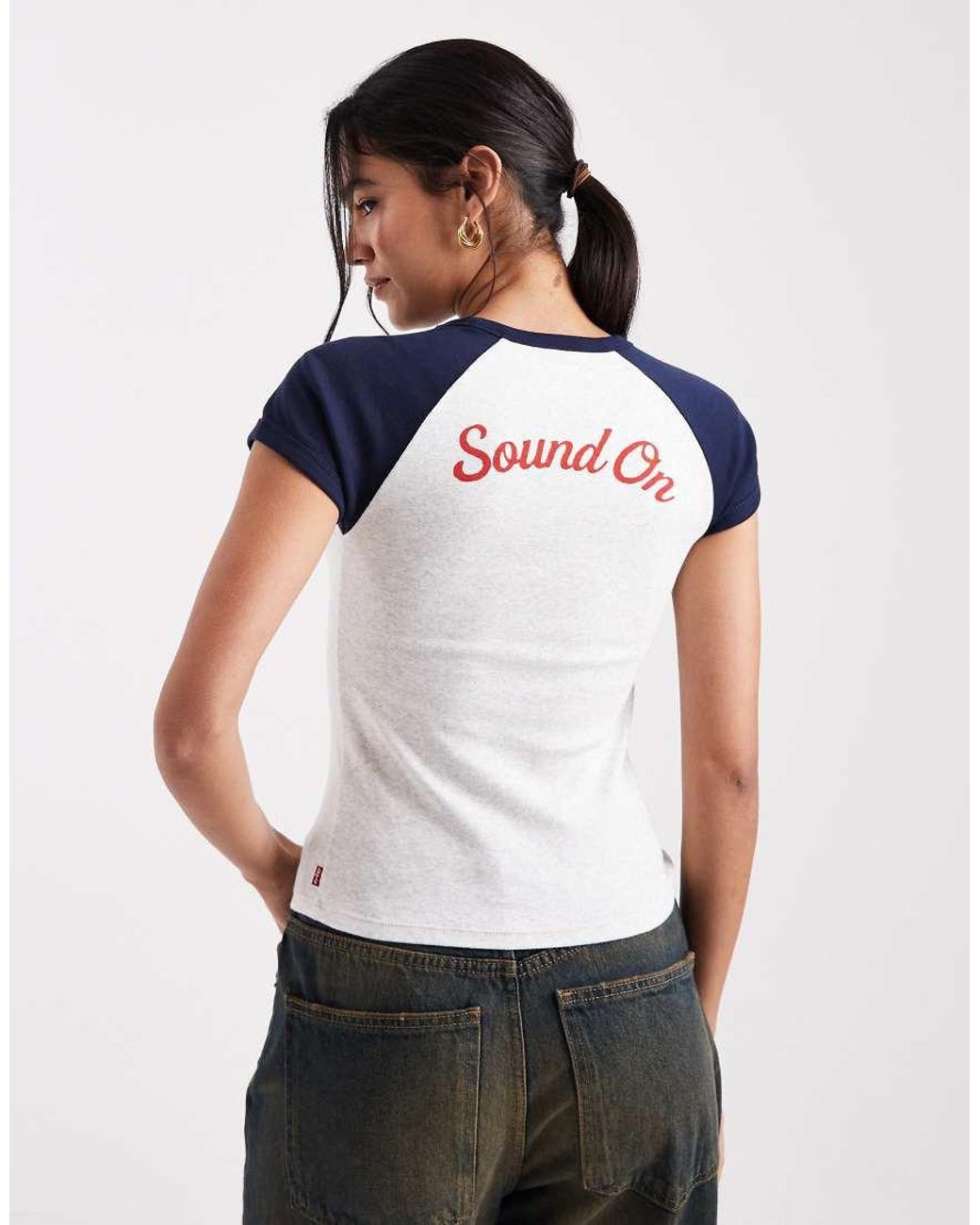 Riley T-Shirt Con Stampa Grafica Raglan Bianca di Levi's in White
