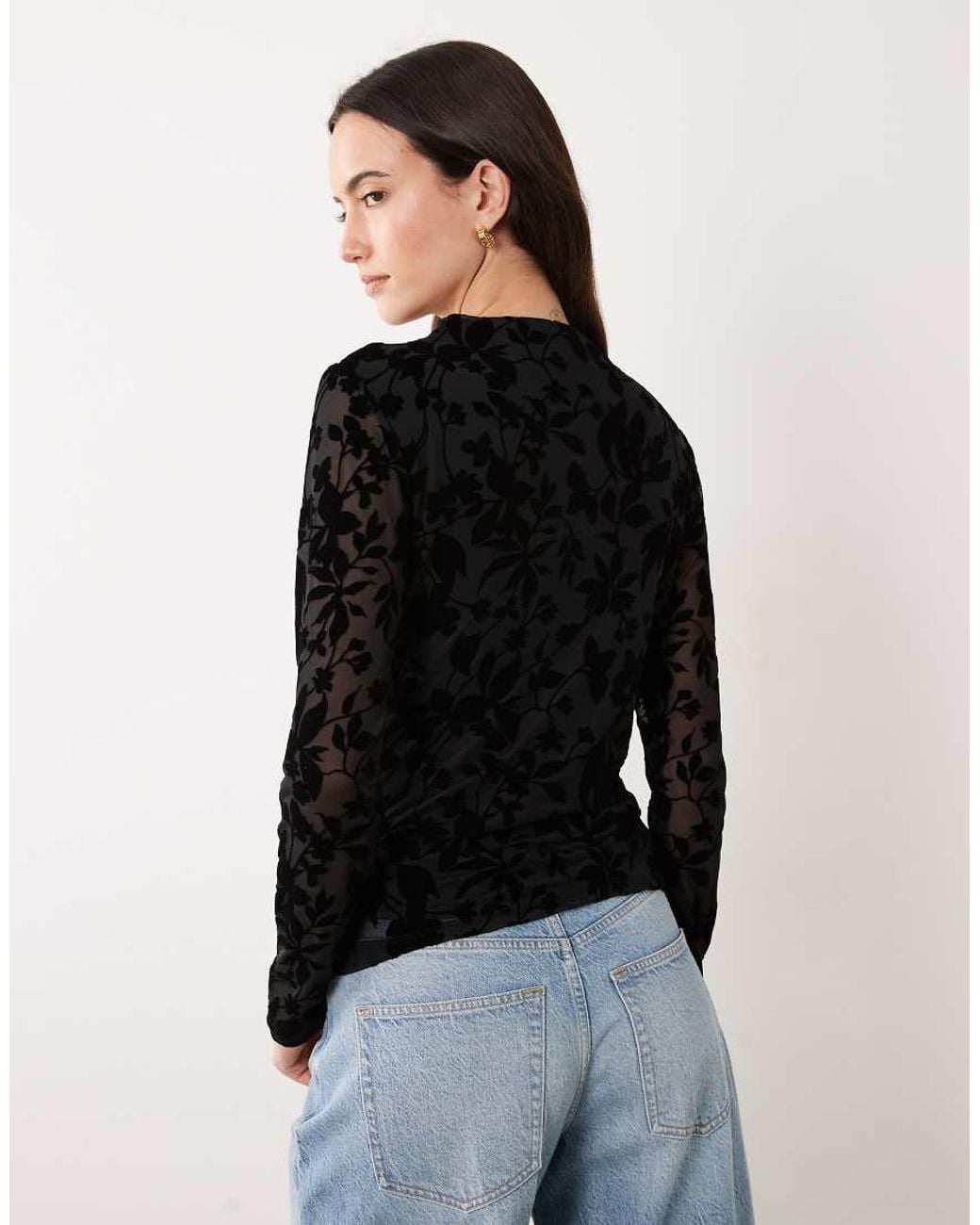 Top di Vila in Black