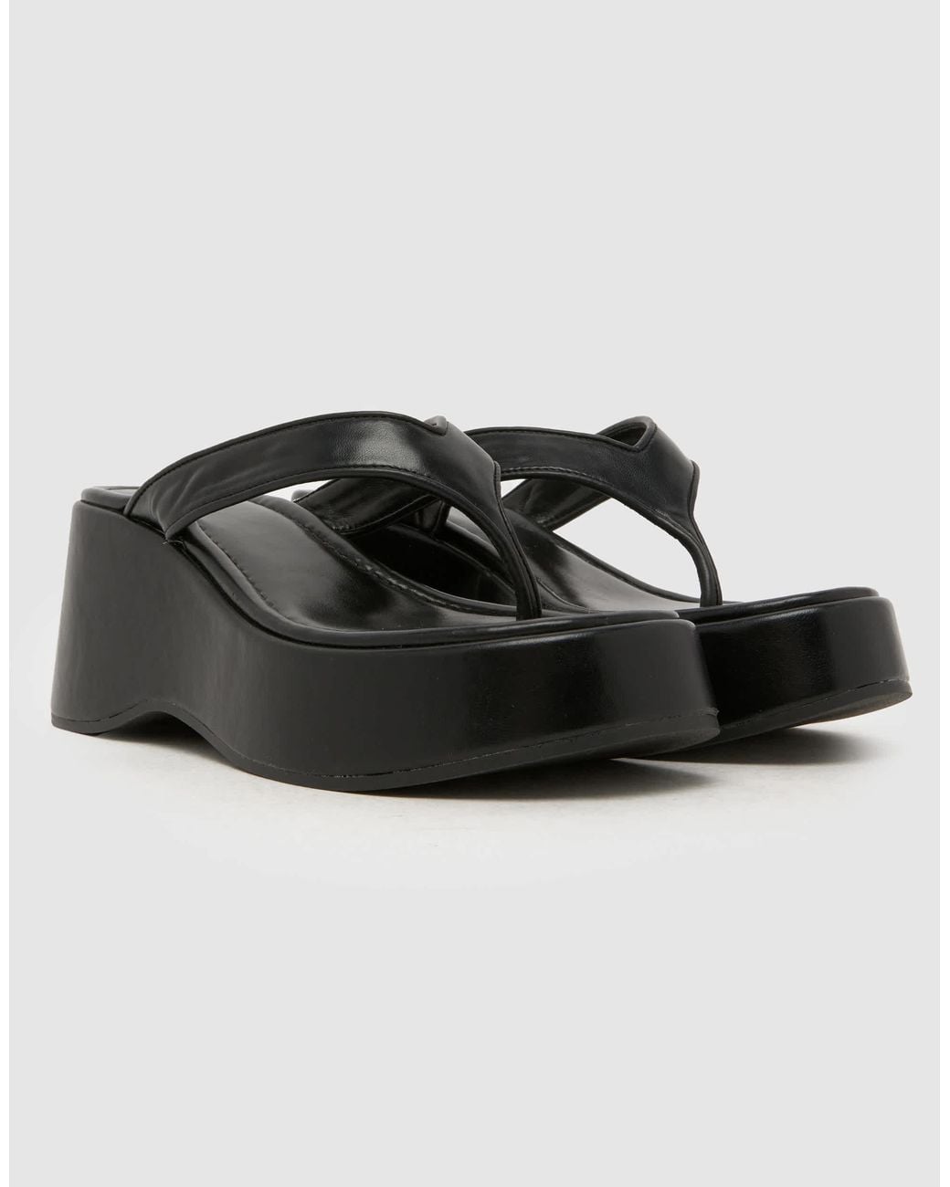 Schuh Black Tonio Flatform Toe Thong Sandal