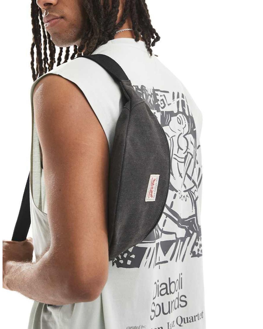 Bandolera Gris Carbón Estilo Riñonera Con Etiqueta Del Logo De Levi's de hombre de color Brown