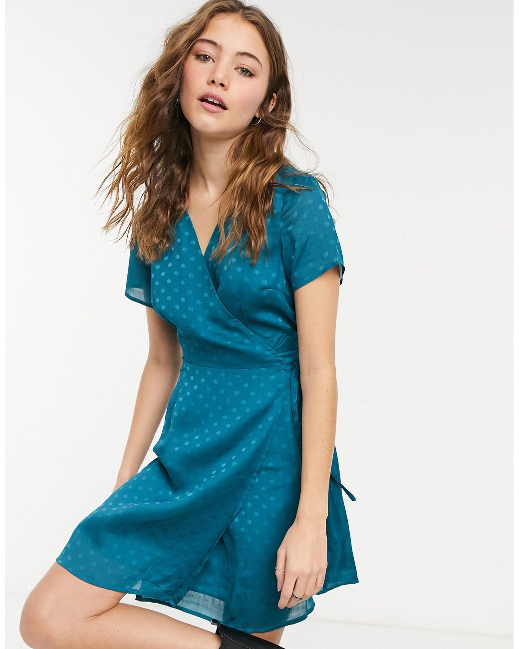 Vestido azul verdoso con dise o cruzado Vero Moda de color Verde
