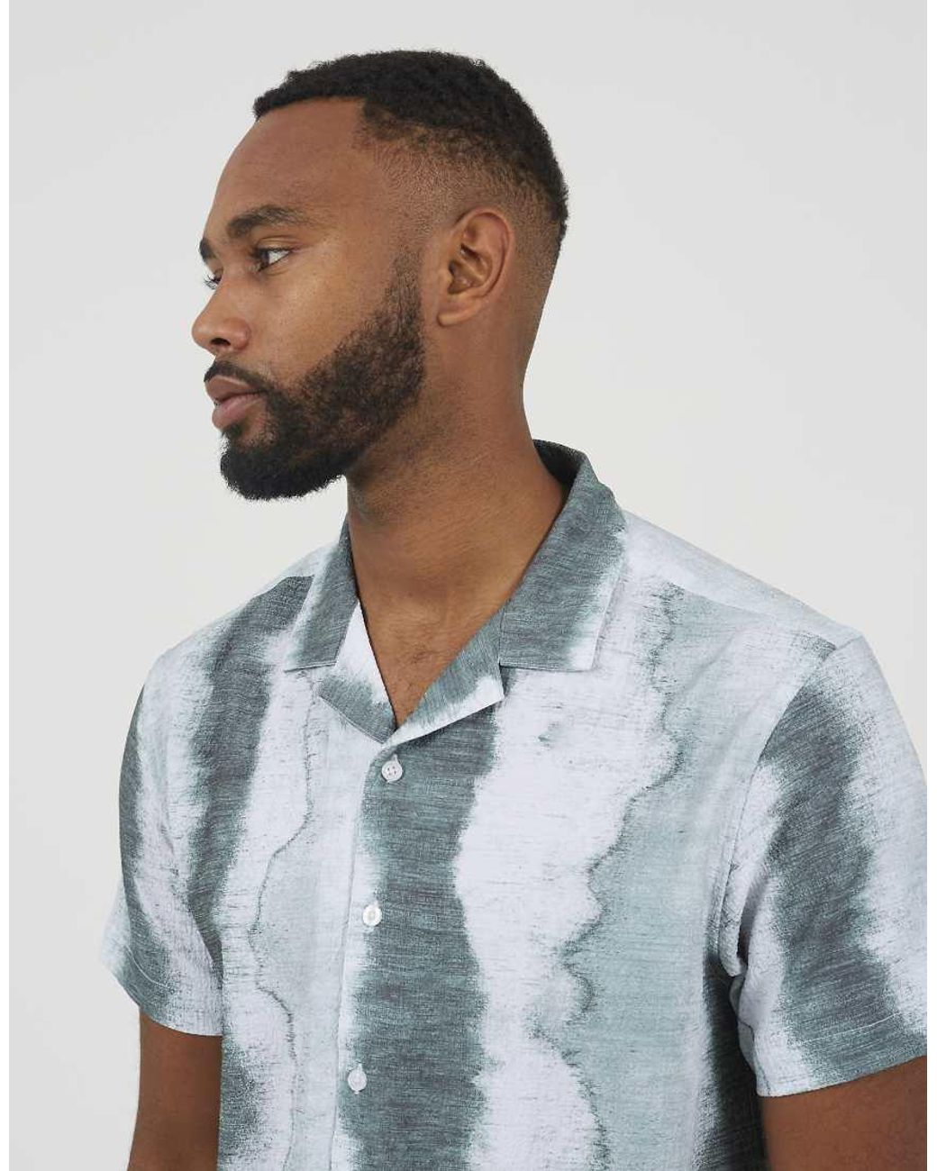 Brave Soul Blue Regular Fit Printed Button-Up Shirt for men