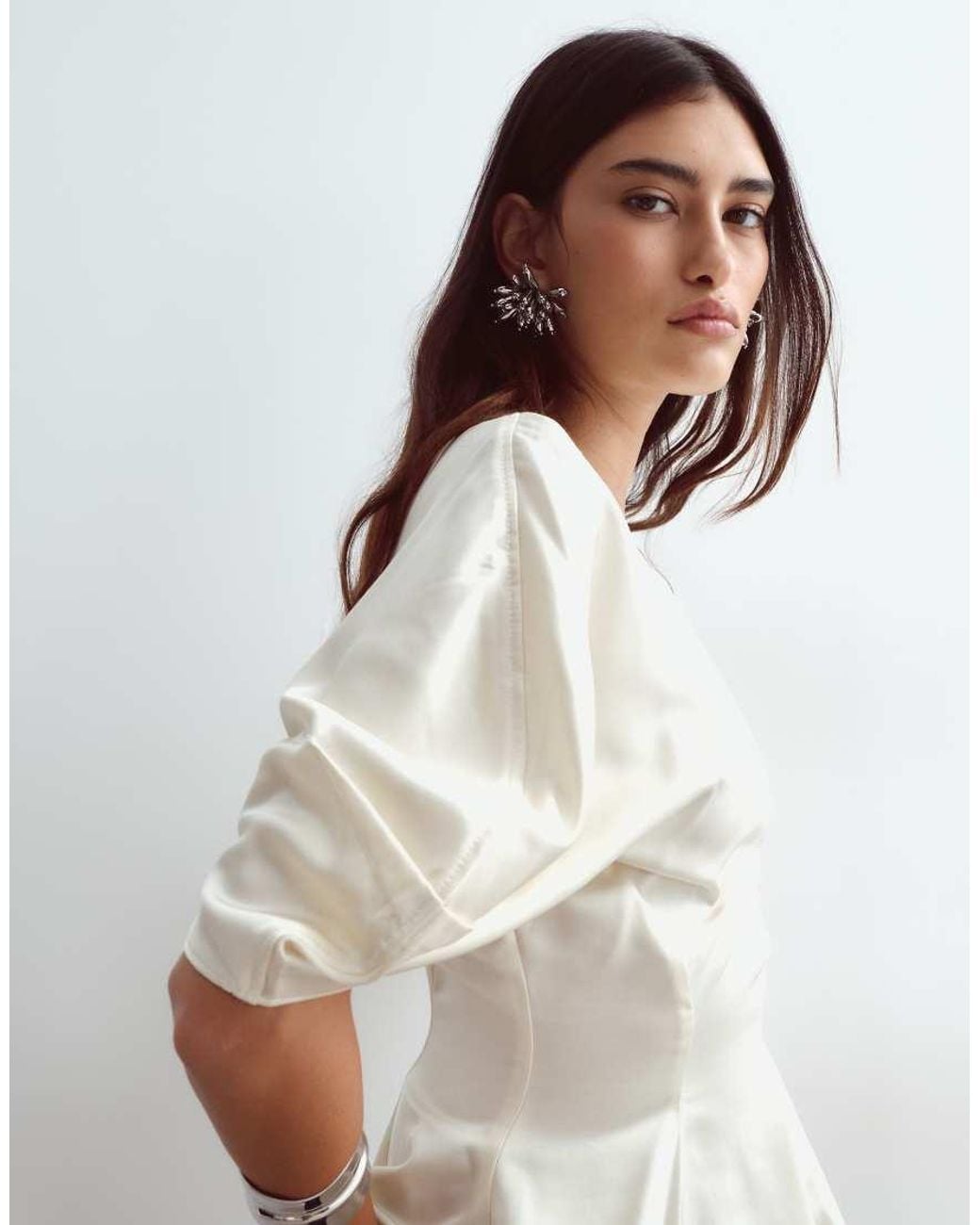 ARRANGE White Satin Volume Sleeve Peplum Top