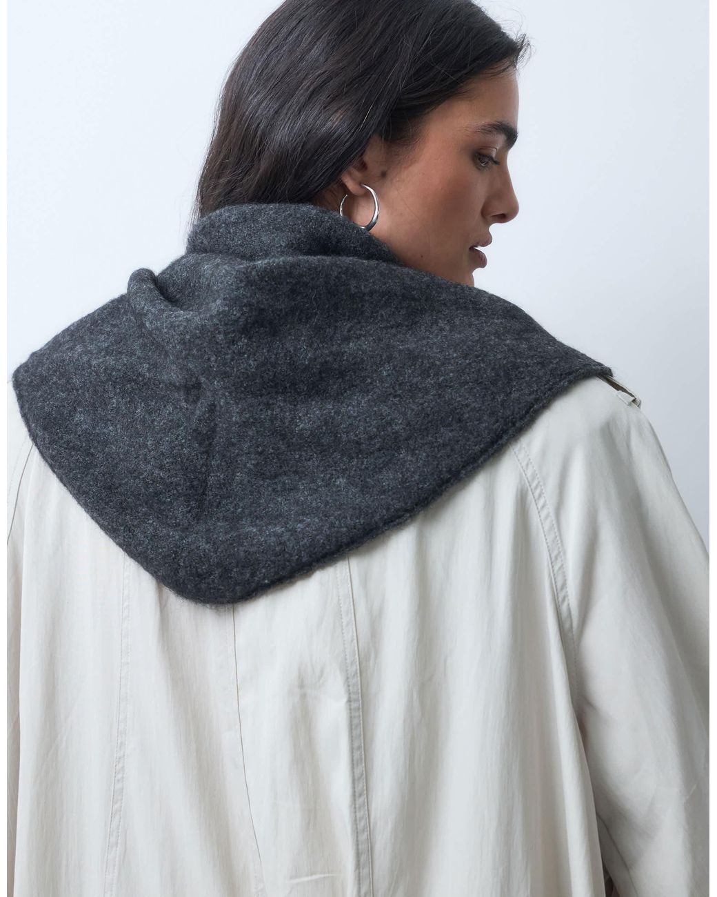 Weekday Gray Flauschiger strickschal