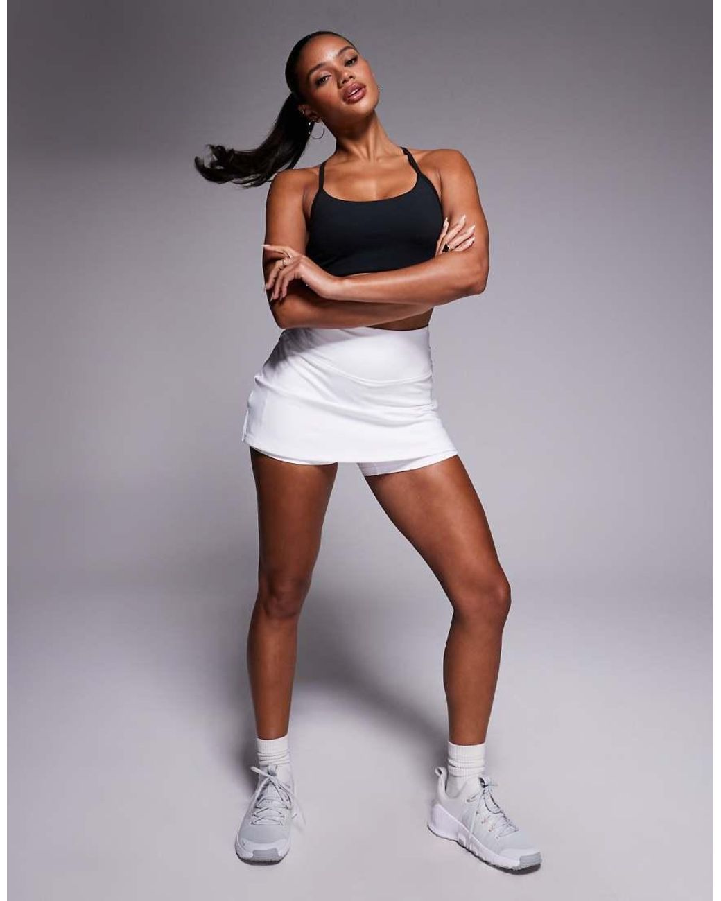 4505 Black Cross Back Light Support Sports Bra