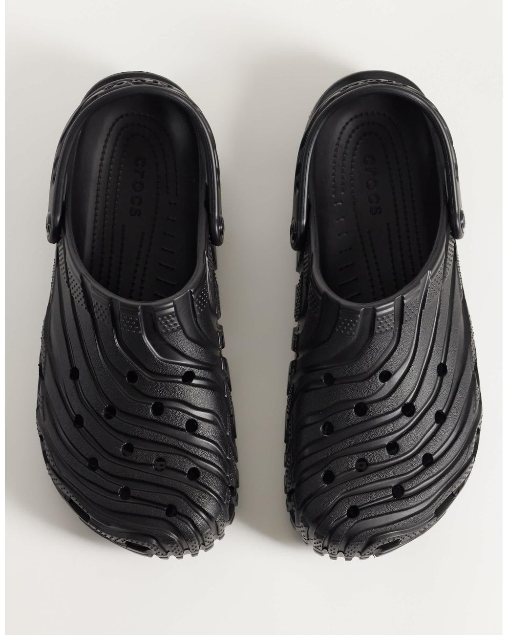 CROCSTM Black Classic erosion clogs