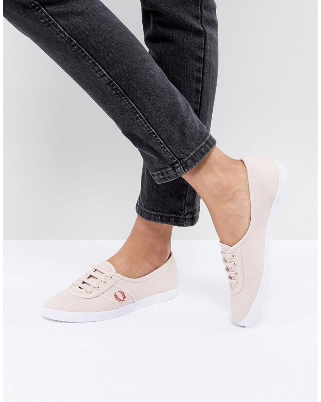 Fred Perry Aubrey Colour Plimsolls in Pink | Lyst UK