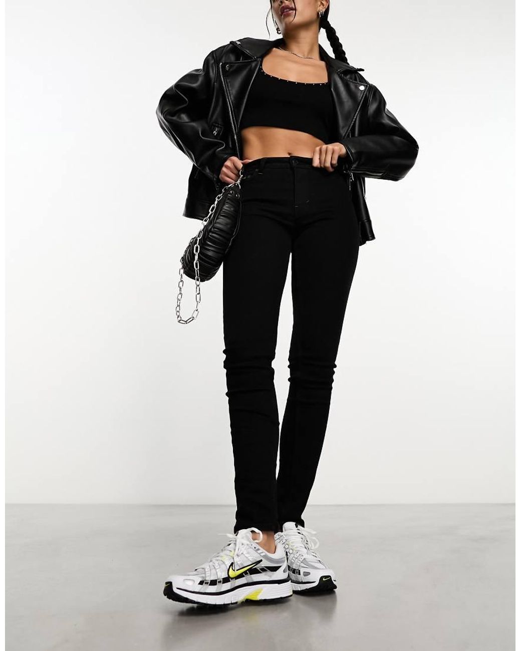 Vaqueros Negros De Corte Pitillo Y Talle Medio Spare De Weekday de color Black