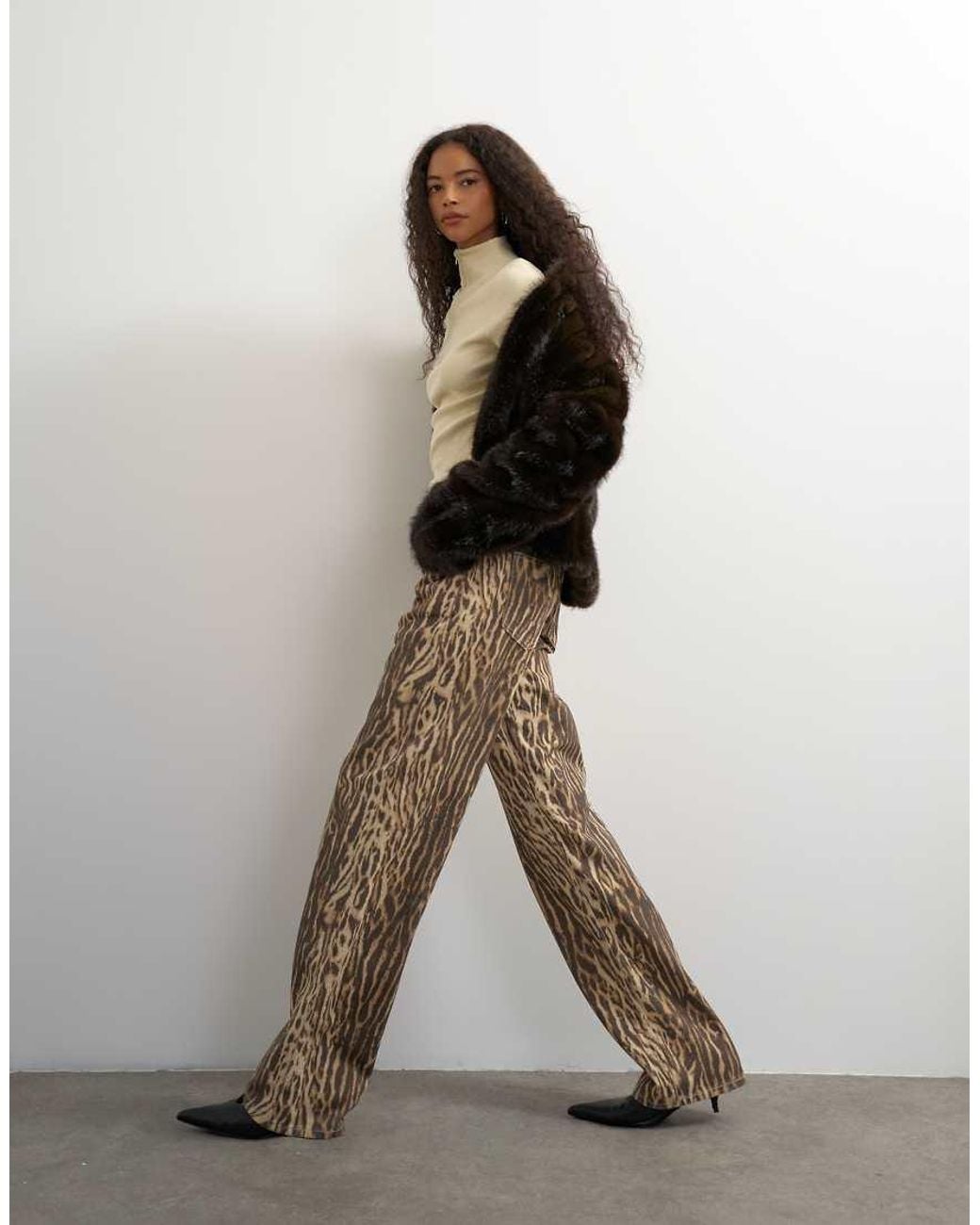 TOPSHOP Brown Ember Low Rise Relaxed Straight Leg Jean