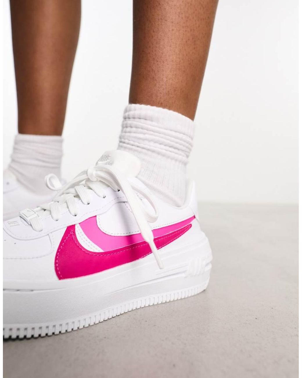 nike air force 1 jester trainers in beige and pink