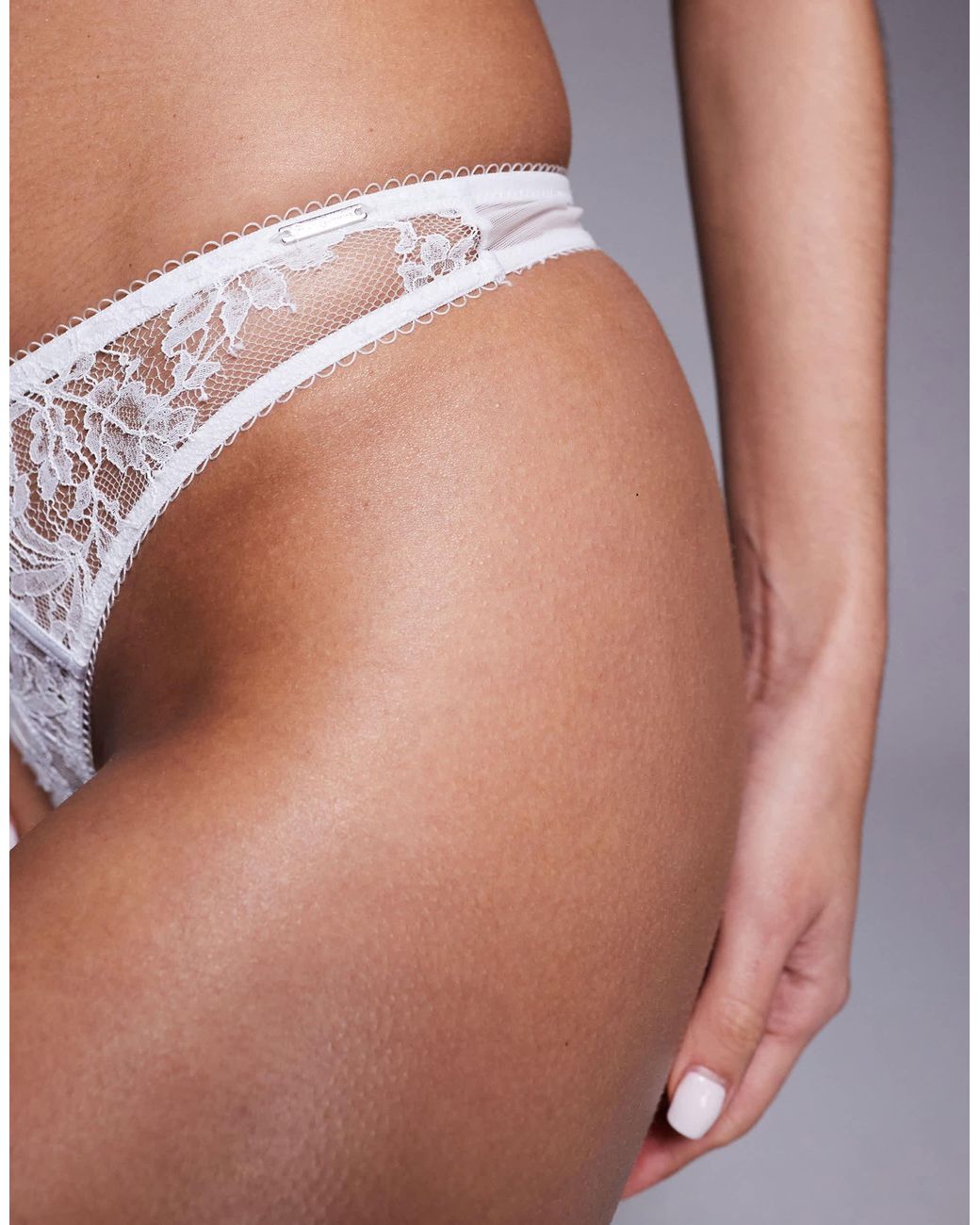 Addison - string en dentelle effrangée Boux Avenue en coloris Gray
