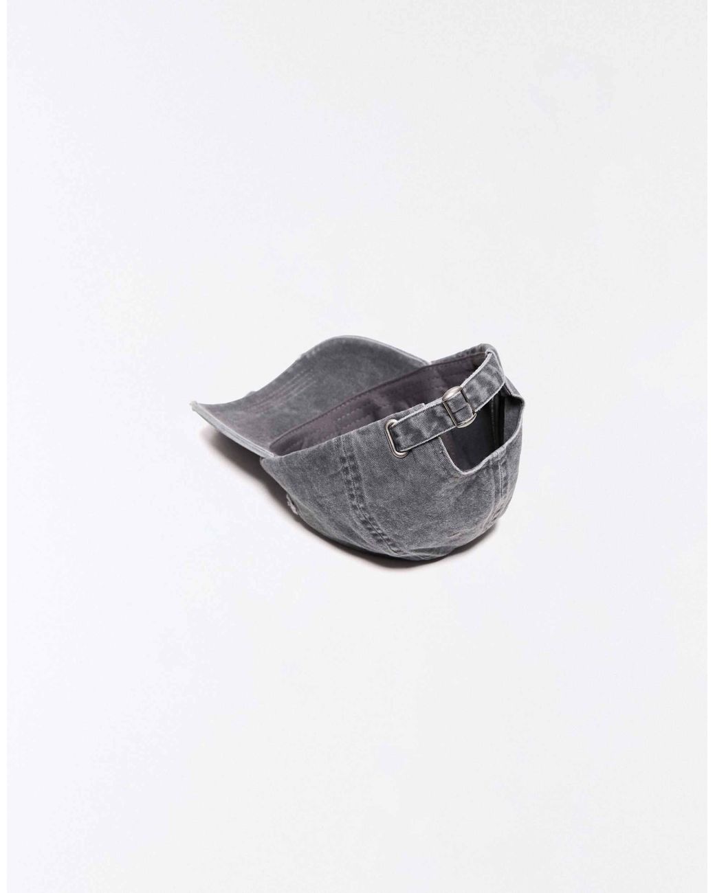 Bershka Gray Cap mit washed-effekt
