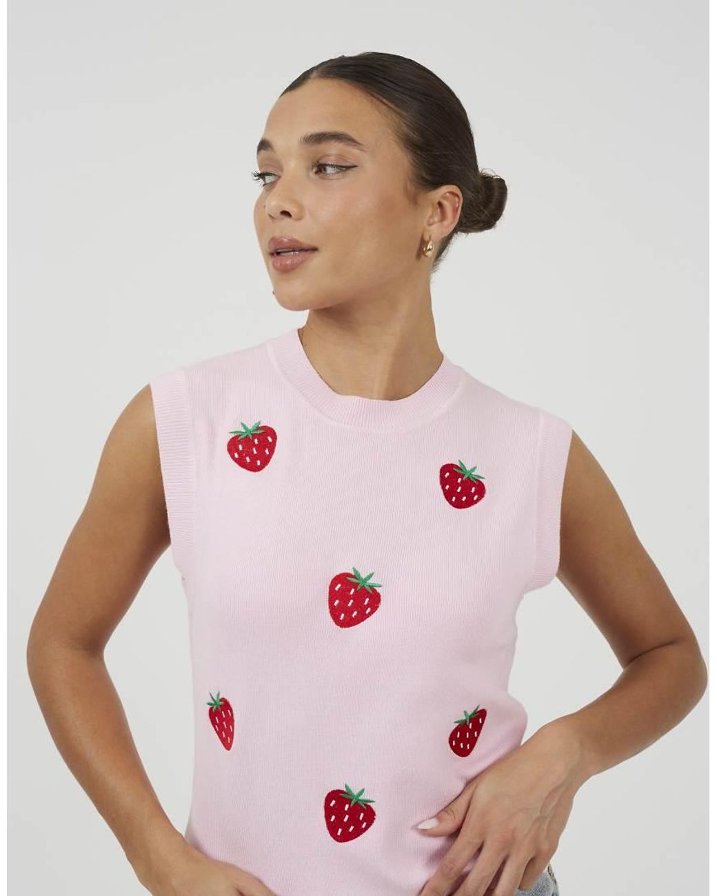 Brave Soul White Crew Neck Knitted Tank With Strawberry Embroidery