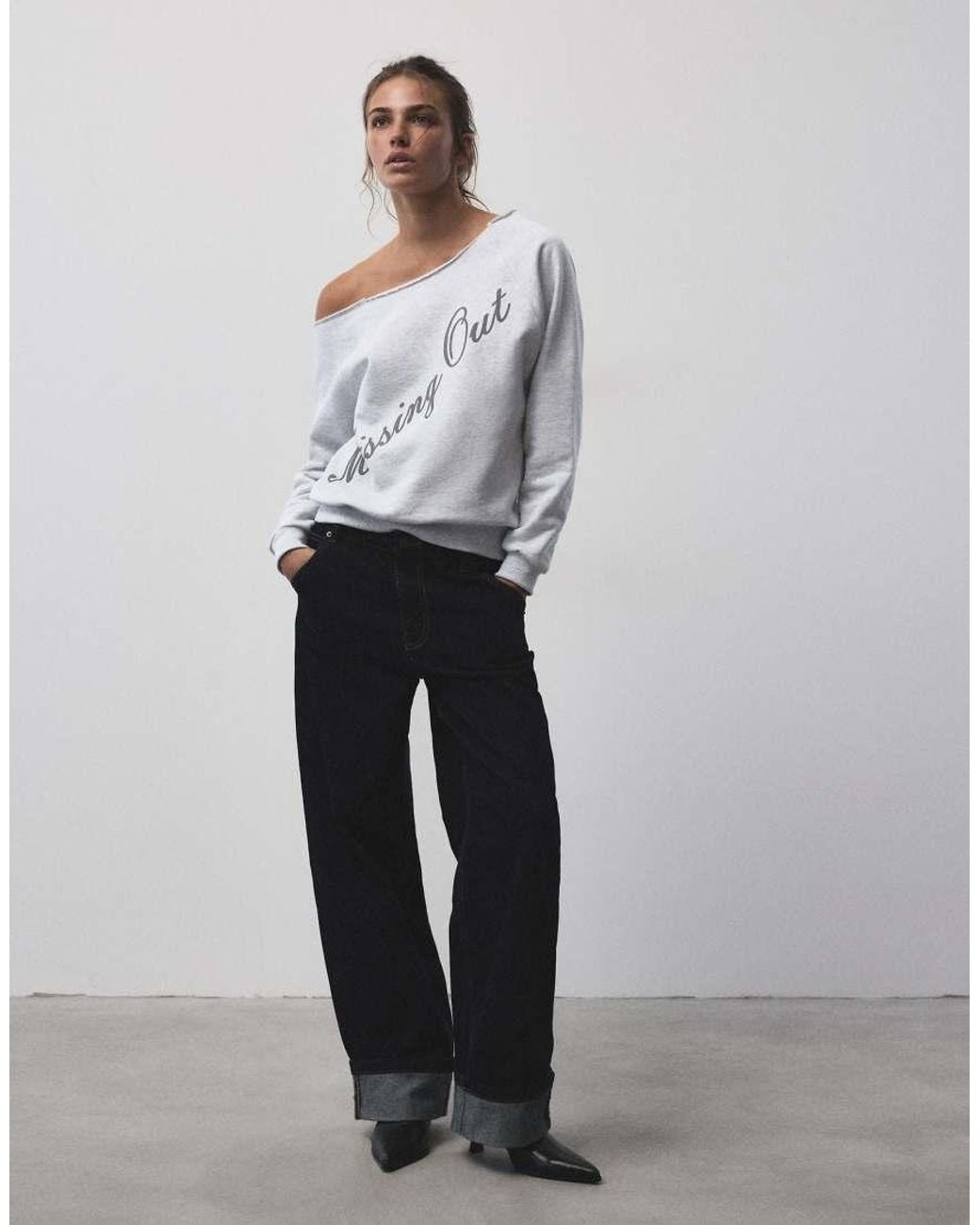 Pull&Bear White Asymmetric Graphic Sweatshirt