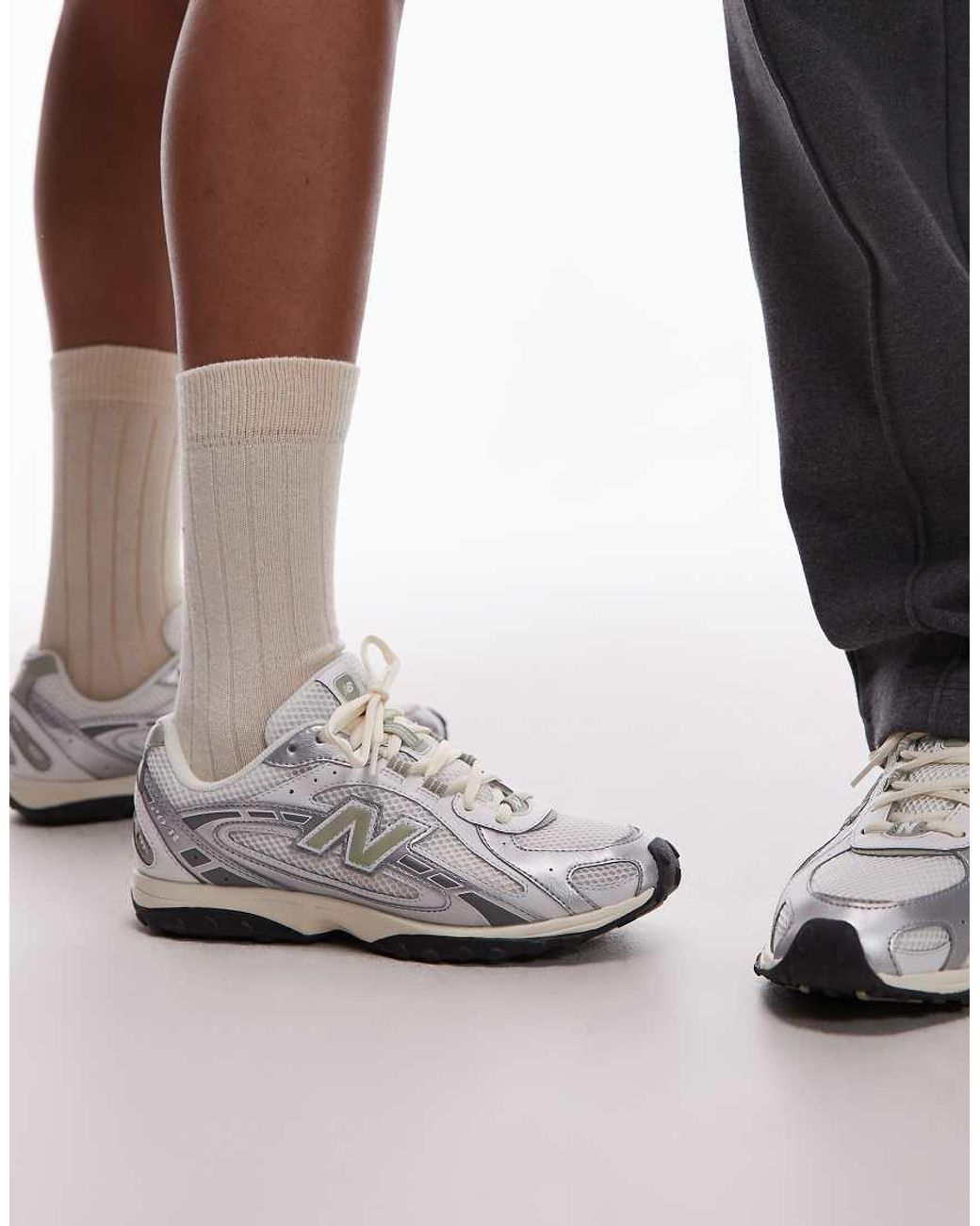New Balance White 204l Unisex Trainers