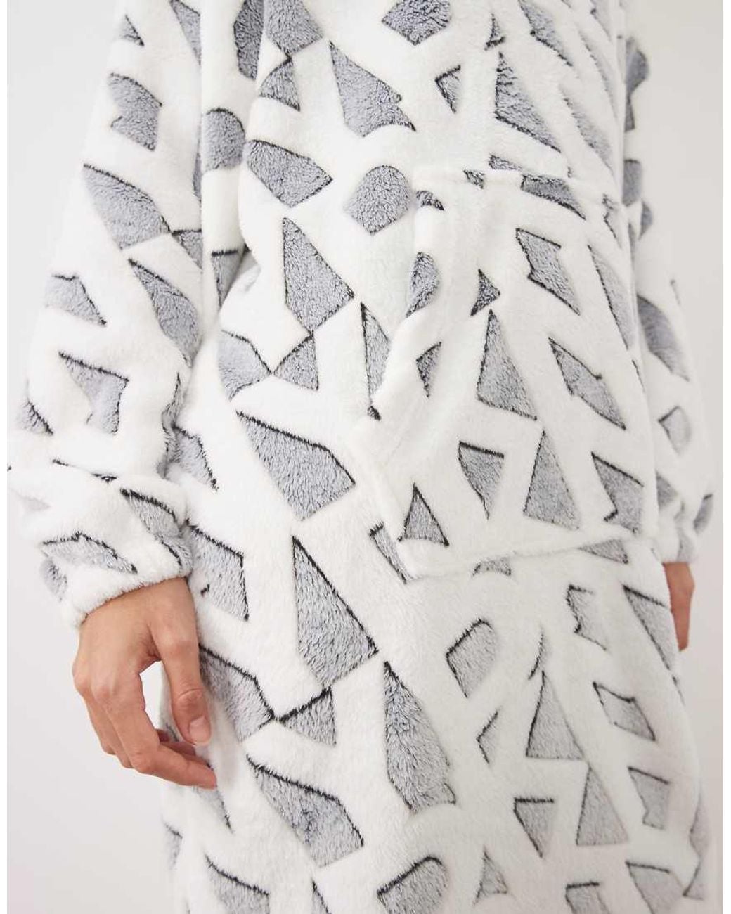 DKNY White Fleece Hooded Lounger Robe