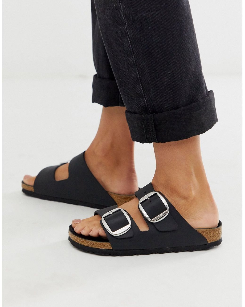 Birkenstock – Arizona – Flache, schwarze Sandalen mit großen Schnallen in  Schwarz | Lyst DE