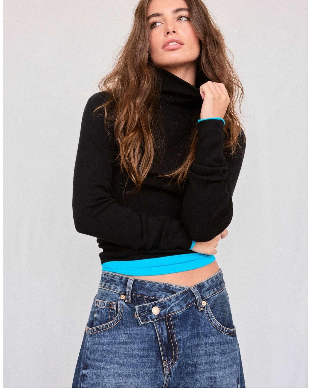 Pull col roulé basique Stradivarius en coloris Blue
