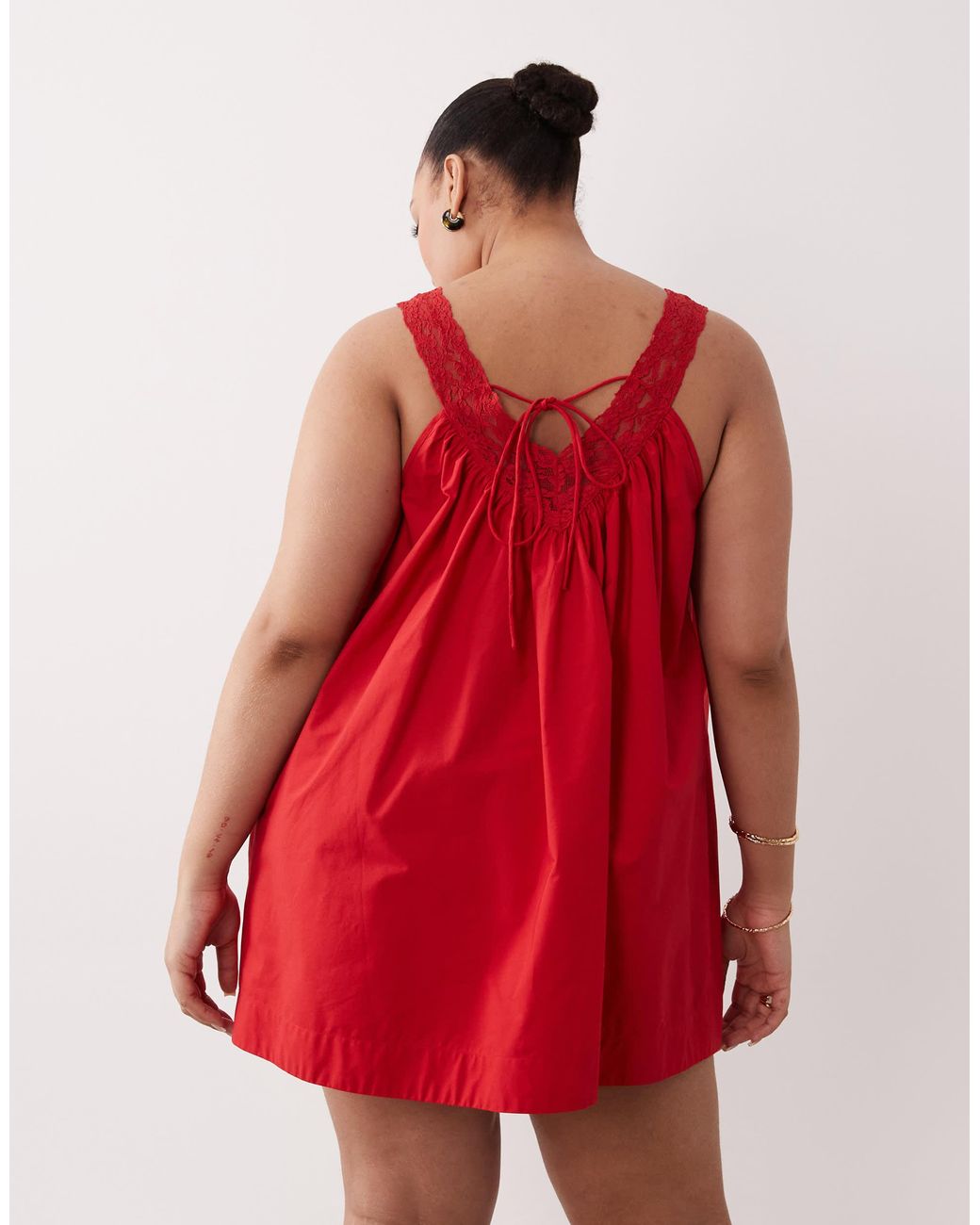 Asos design curve - robe d'été coupe babydoll courte en popeline avec col v et superposition en dentelle - tomate ASOS en coloris Red