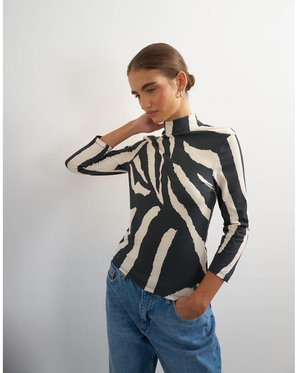 TOPSHOP White Zebra High Neck Open Back 3/4 Sleeve Top