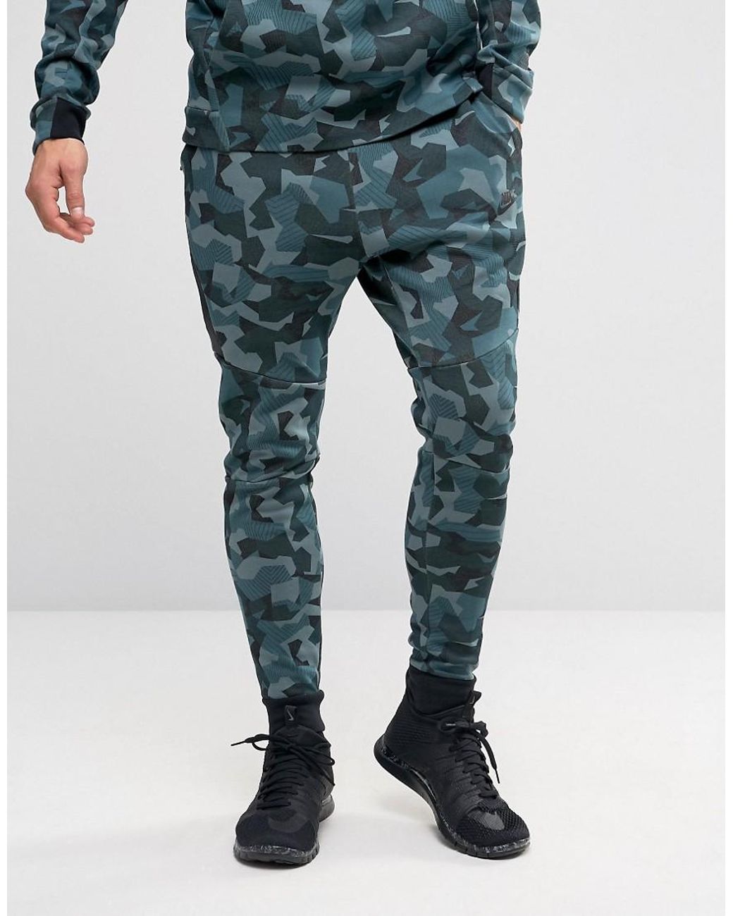 Nike camo clearance jogger in green