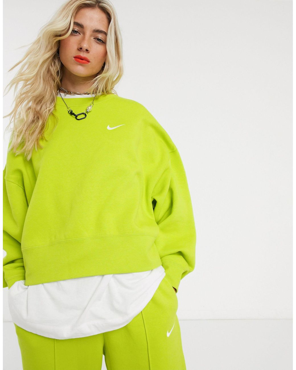 nike mini swoosh oversized cropped sweatshirt in green