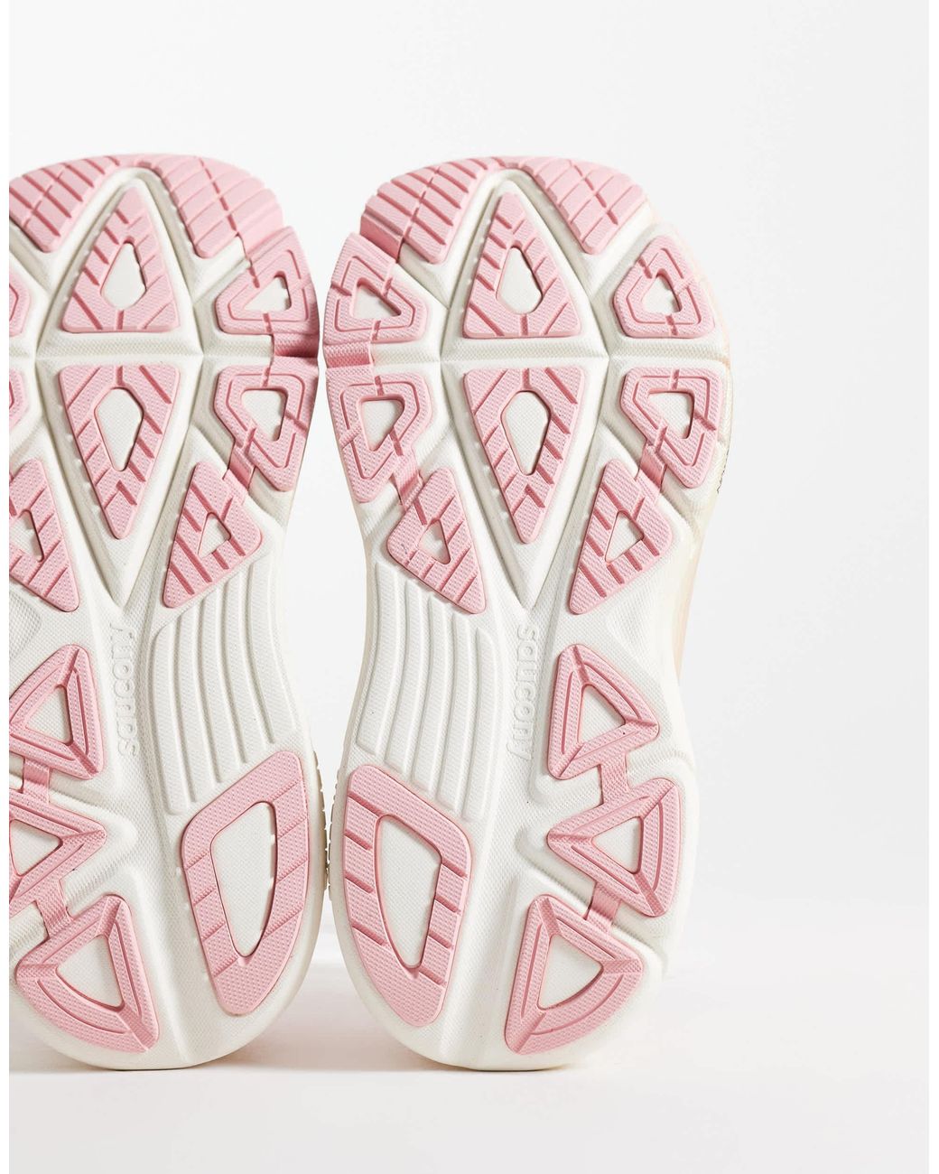 Guide 19 baskets clair Saucony en coloris Pink