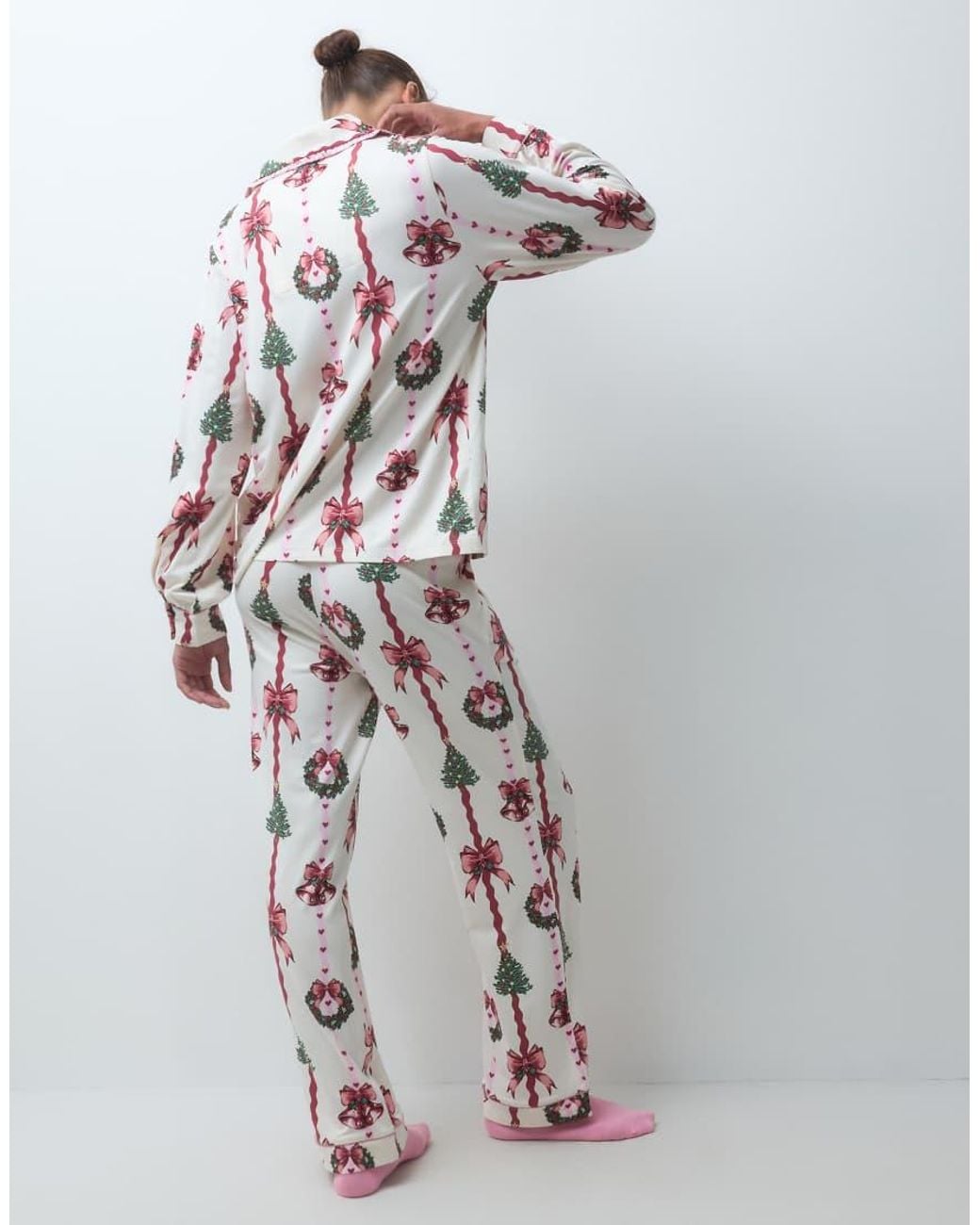 Chelsea Peers White Christmas Super Soft Oversized Collar Button Up Pyjama Set