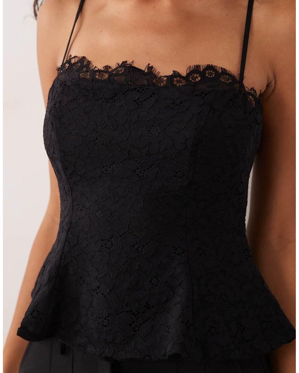 Ari Top Strutturato Con Pizzo di AFRM in Black