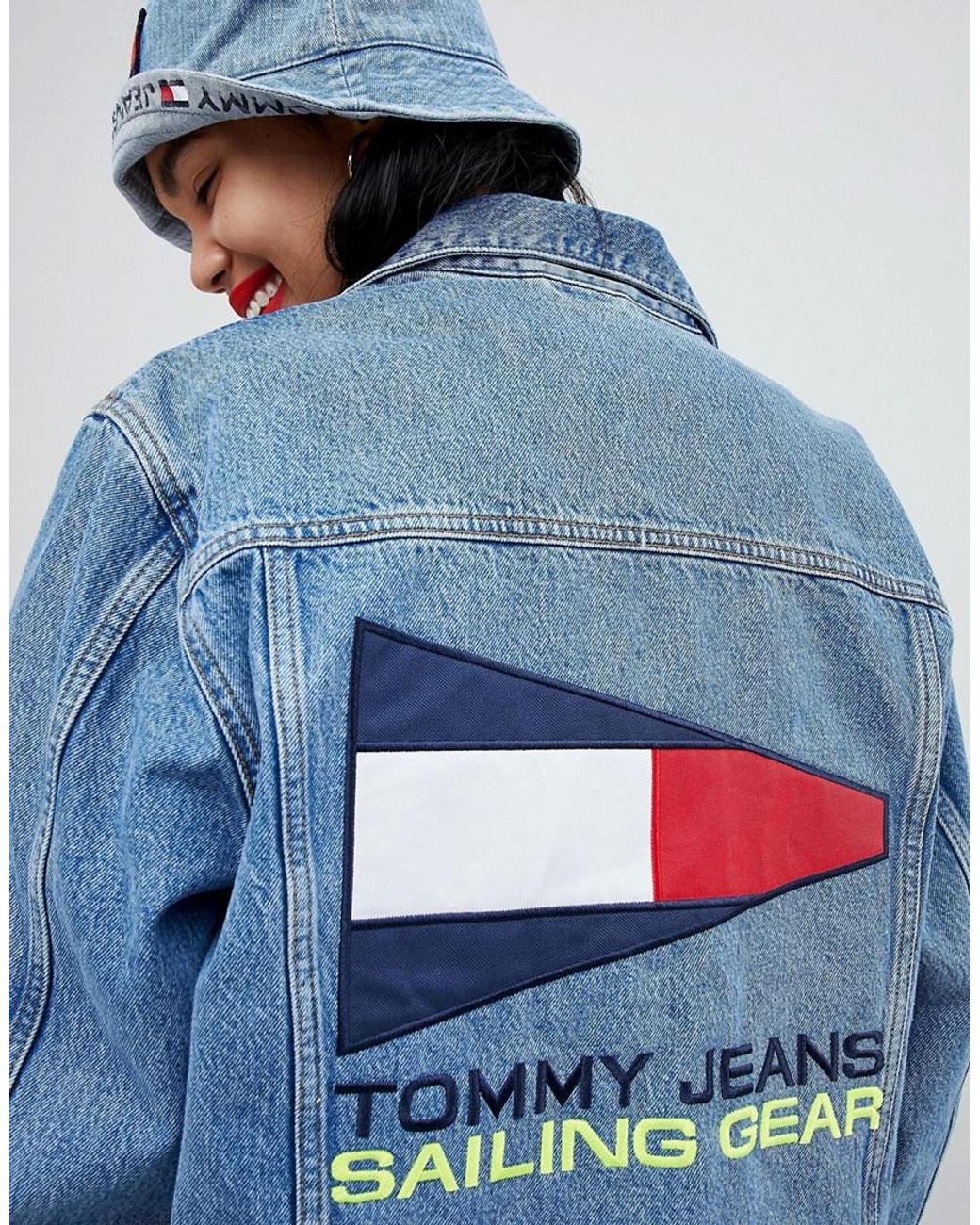kort Jep grundlæggende Tommy Hilfiger Tommy Jean 90s Capsule 5.0 Denim Jacket With Back Sailing  Logo in Blue | Lyst