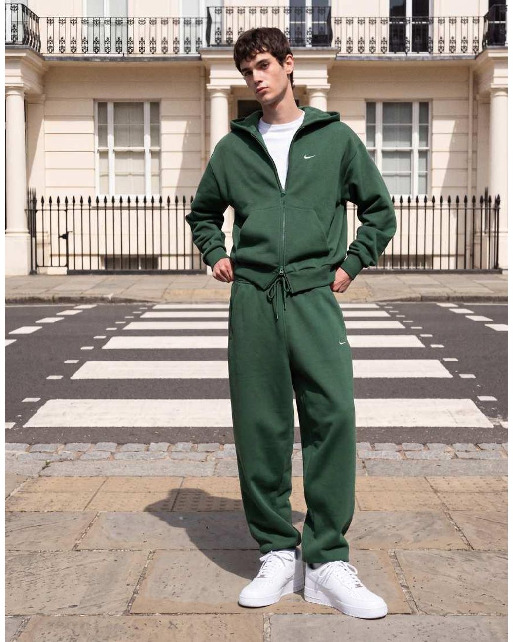 Nike Green Solo Fleece Cuffed Joggers for men