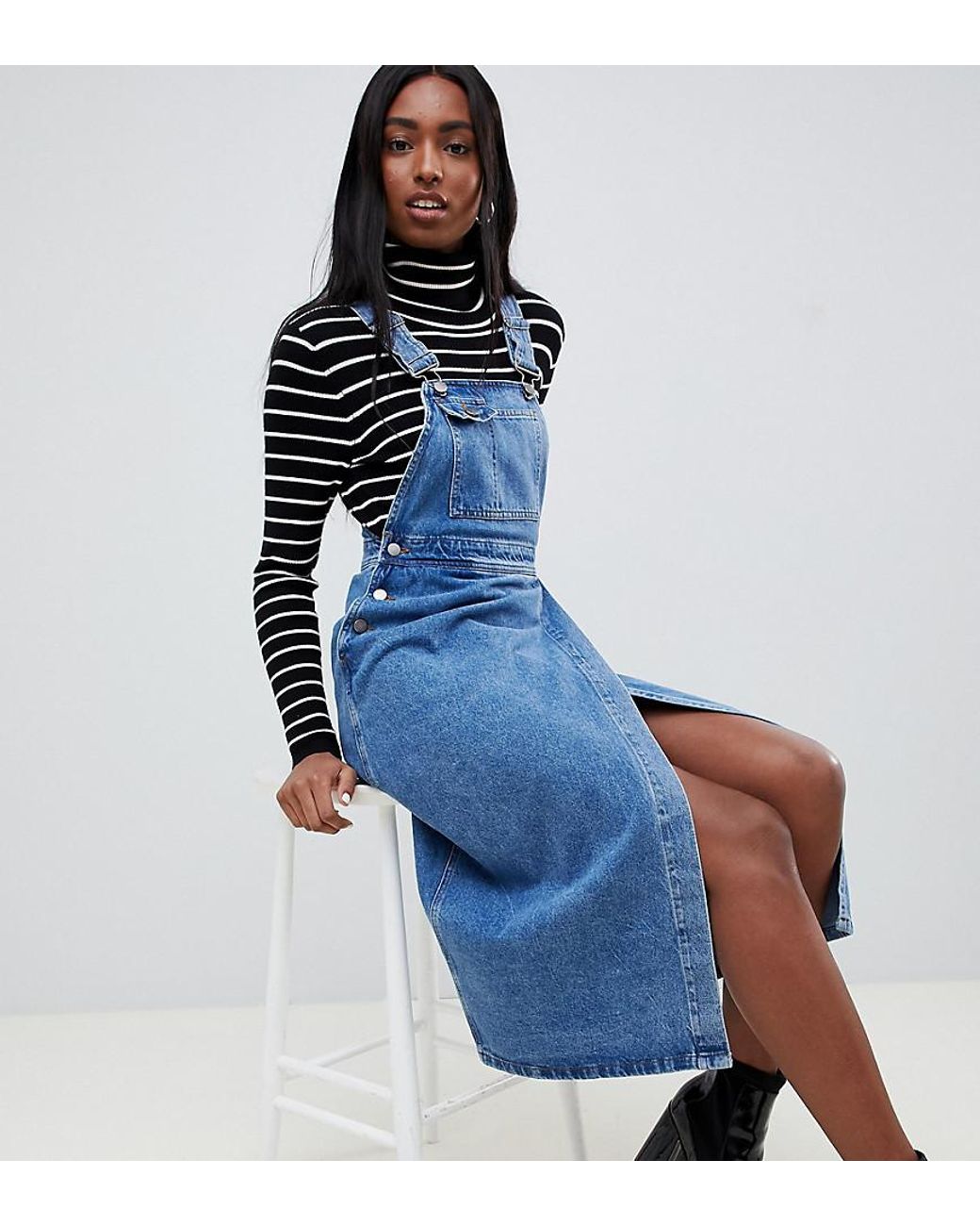 ASOS Denim Mini tuinjurk In Middelblauwe Wassing in het Blauw Lyst NL
