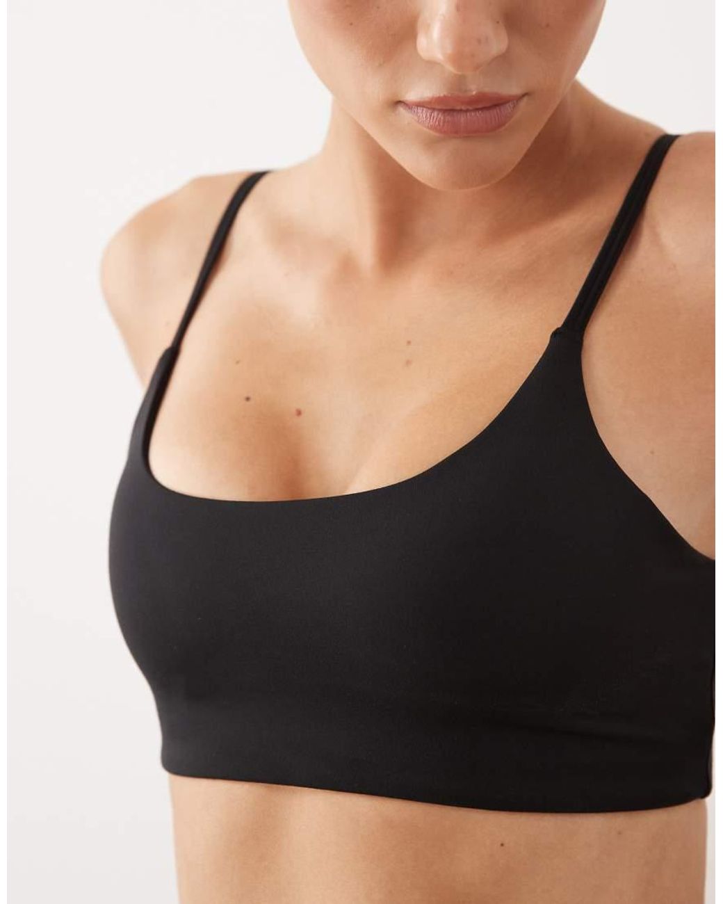 4505 Black Icon Scoop Neck Light Support Sports Bra With Adjustable Straps