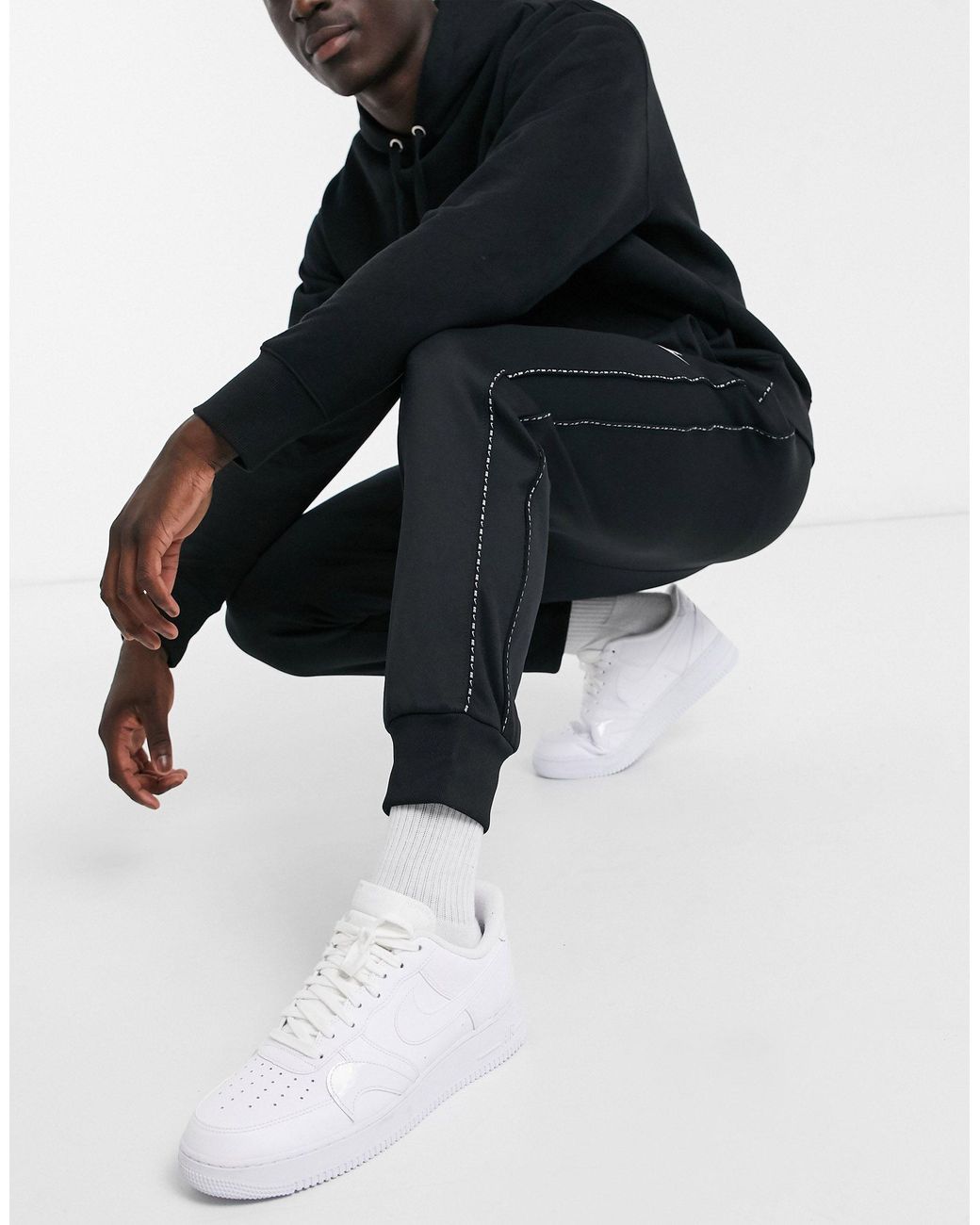 nike repeat joggers black